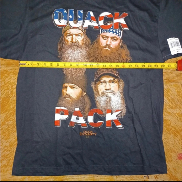 Duck Dynasty "Quack Pack" American Flag Pattern Black T-Shirt Tee Mens Size XL. - Picture 7 of 7